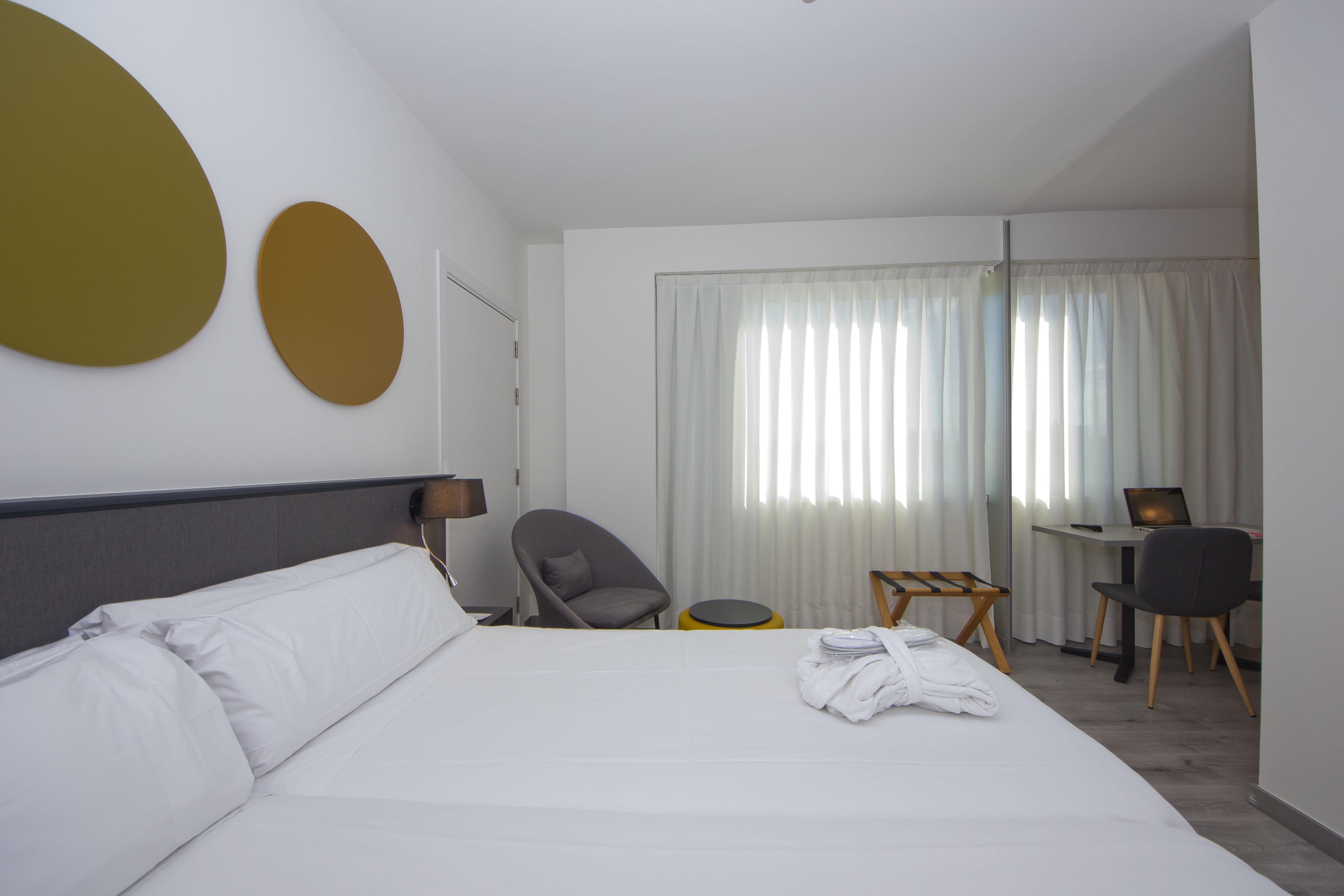 Aparthotel Atenea Valles Гранольерс Экстерьер фото