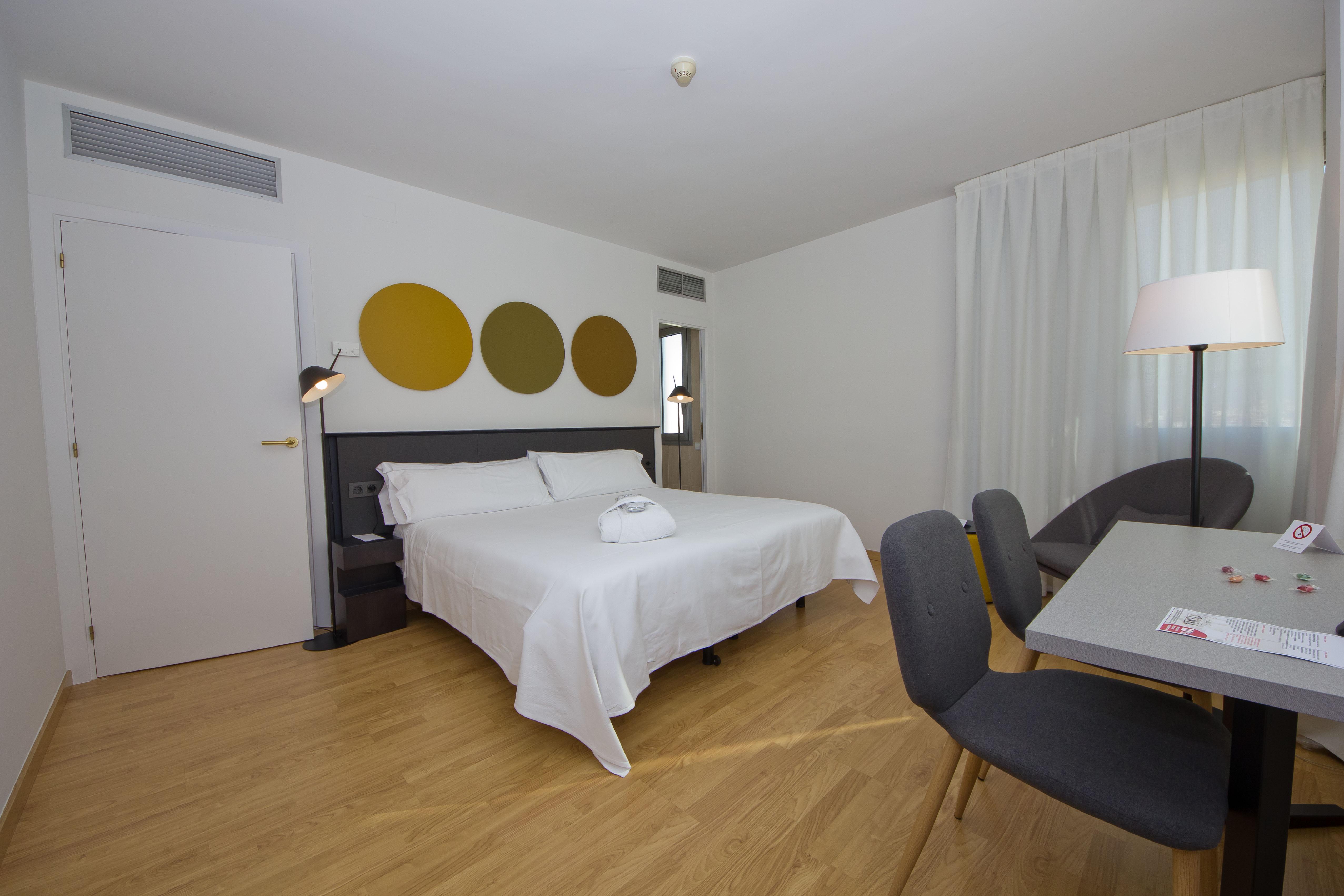 Aparthotel Atenea Valles Гранольерс Экстерьер фото