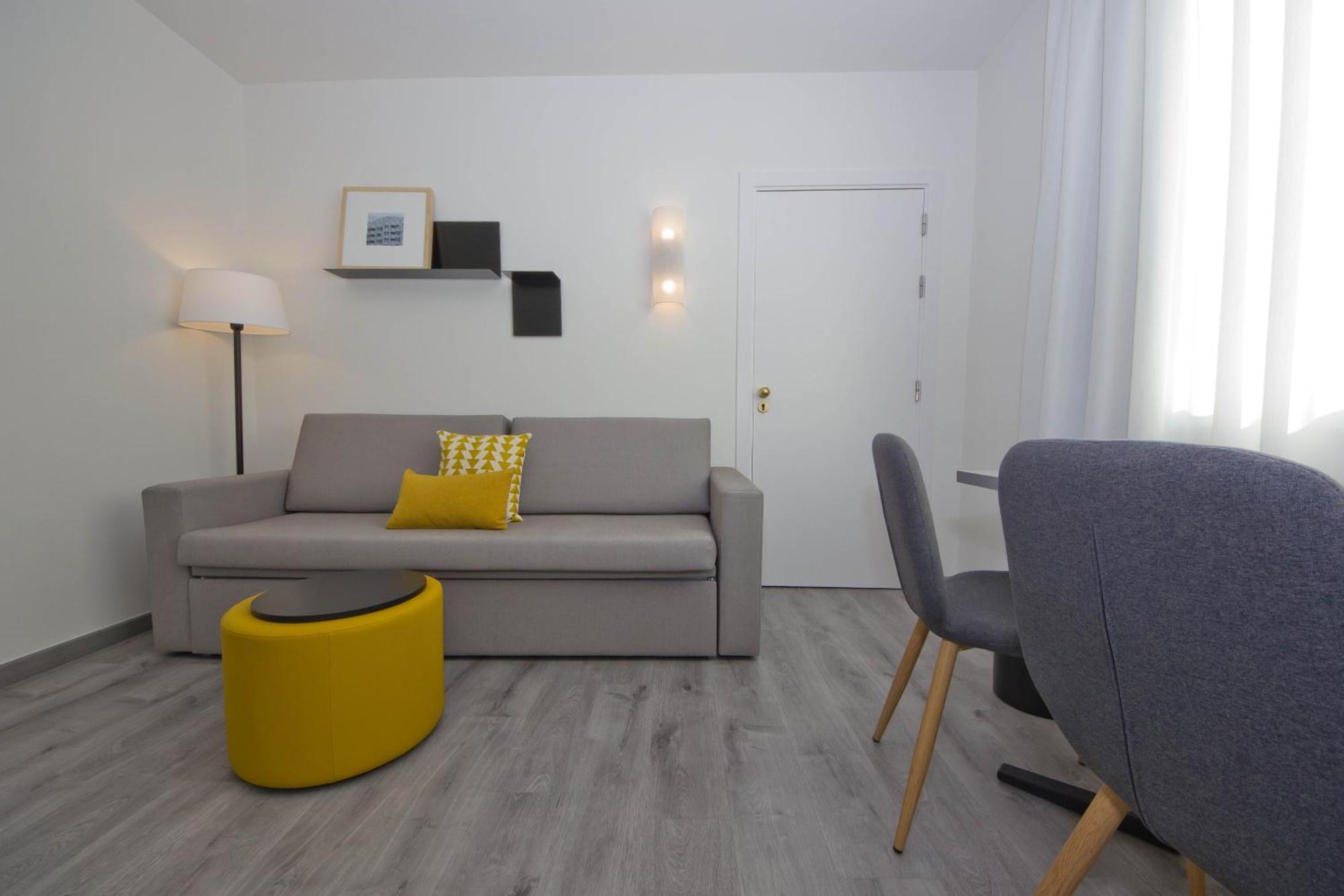 Aparthotel Atenea Valles Гранольерс Экстерьер фото